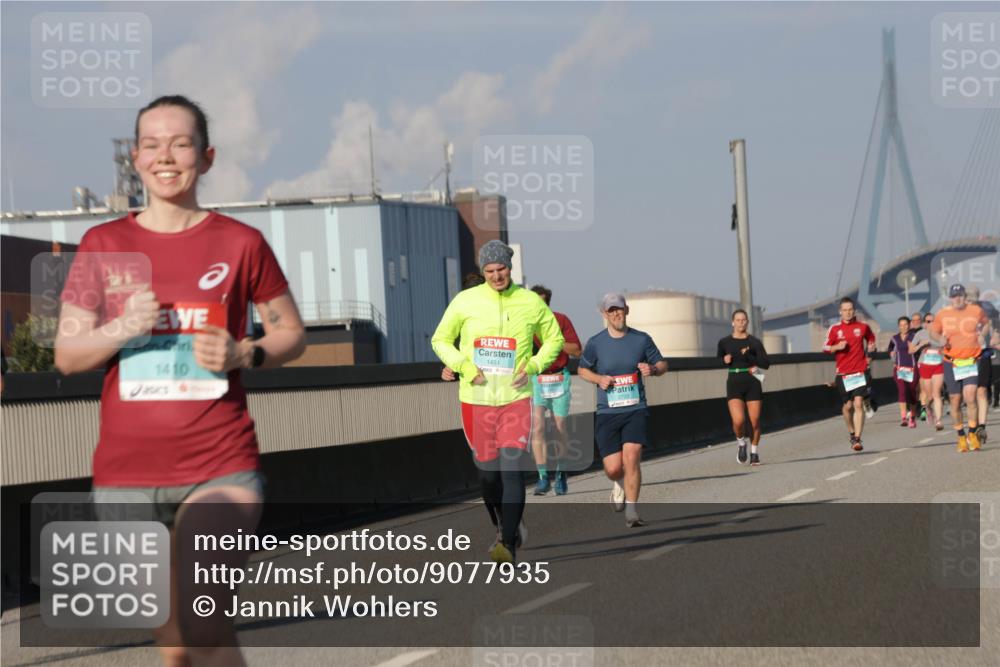 03.10.2025 - Köhlbrandbrückenlauf Jannik Wohlers http://msf.ph/oto/9077935 03.10.2025 09:52:43 Position 3 1410, 1451 meine-sportfotos.de