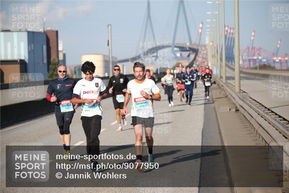 03.10.2025 - Köhlbrandbrückenlauf Jannik Wohlers http://msf.ph/oto/9077950 03.10.2025 09:44:57 Position 3 2820, 1112, 3338 meine-sportfotos.de