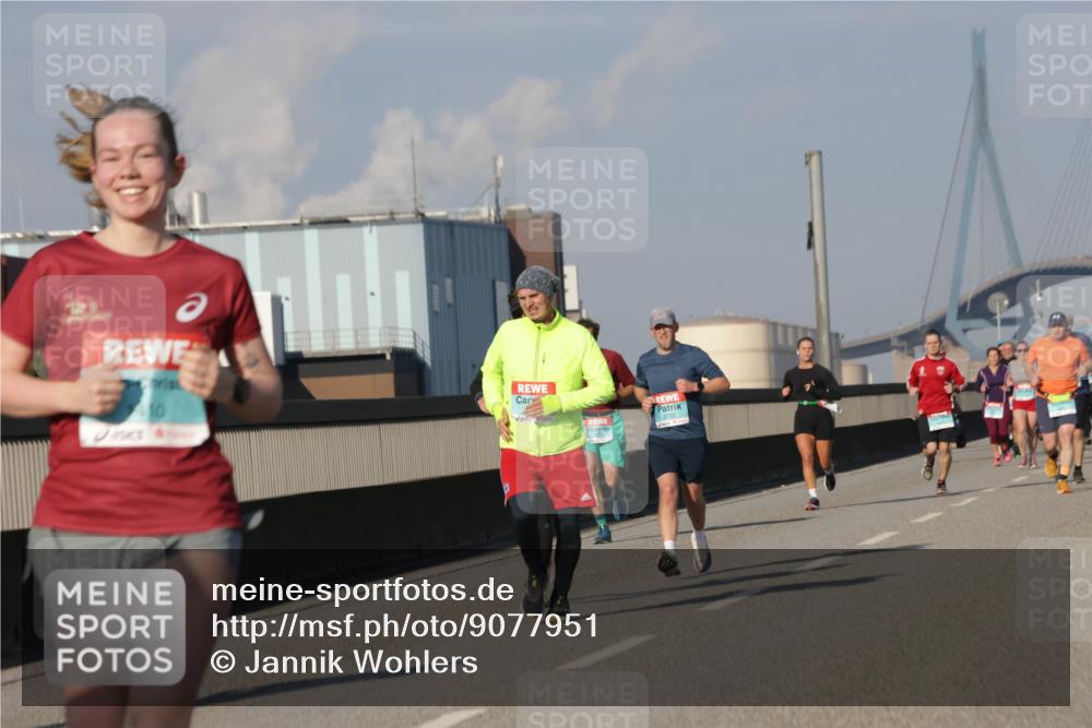 03.10.2025 - Köhlbrandbrückenlauf Jannik Wohlers http://msf.ph/oto/9077951 03.10.2025 09:52:43 Position 3 10, 2733 meine-sportfotos.de