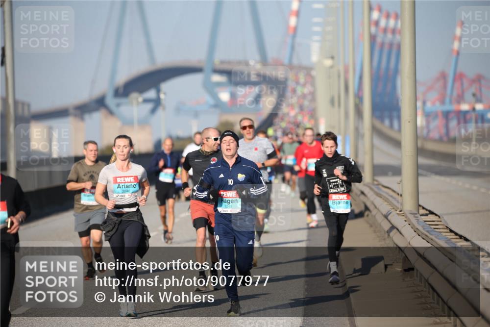 03.10.2025 - Köhlbrandbrückenlauf Jannik Wohlers http://msf.ph/oto/9077977 03.10.2025 09:45:02 Position 3 3246, 3243, 111 meine-sportfotos.de