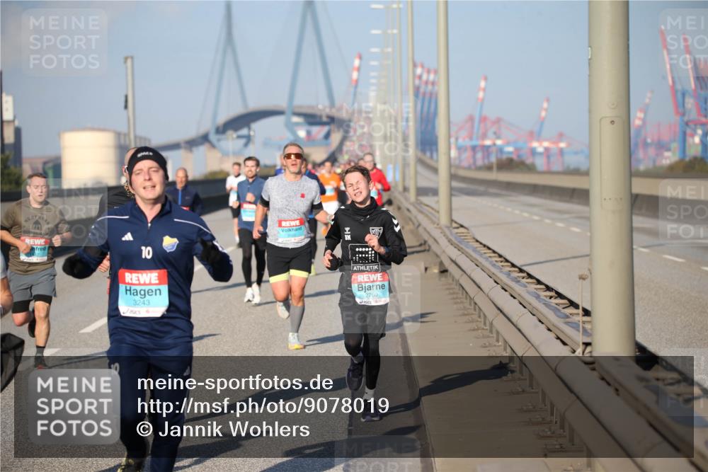 03.10.2025 - Köhlbrandbrückenlauf Jannik Wohlers http://msf.ph/oto/9078019 03.10.2025 09:45:08 Position 3 10, 3243, 10, 2760 meine-sportfotos.de