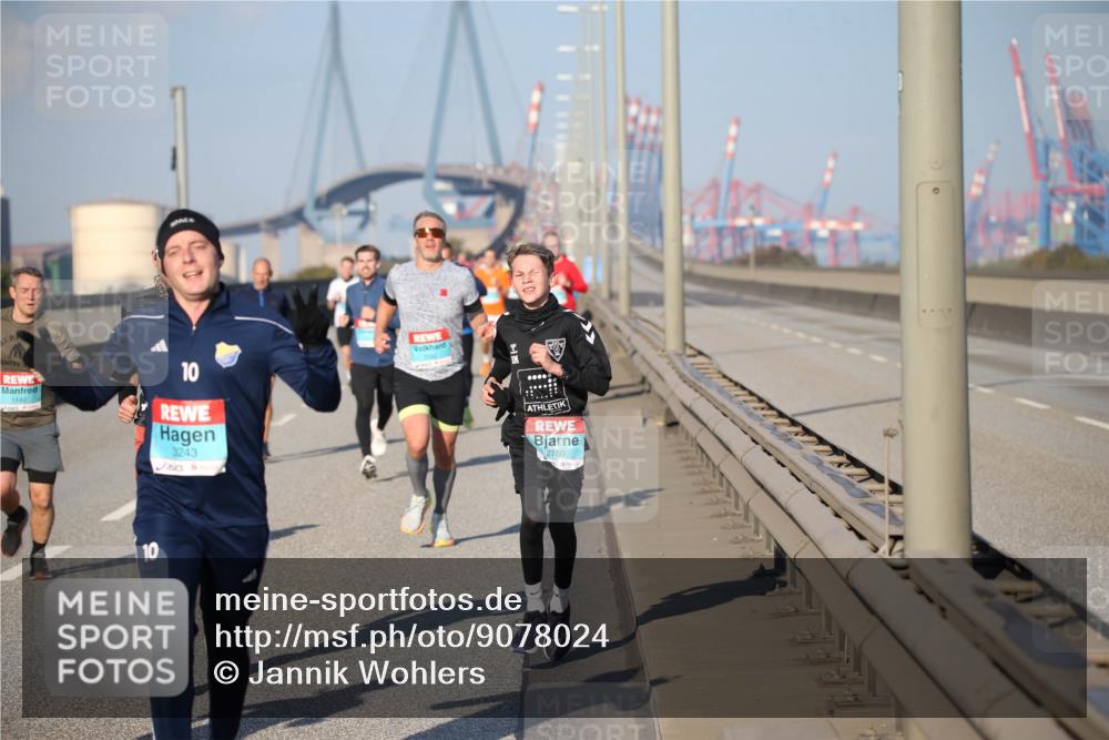 03.10.2025 - Köhlbrandbrückenlauf Jannik Wohlers http://msf.ph/oto/9078024 03.10.2025 09:45:08 Position 3 1142, 10, 3243, 10, 2760 meine-sportfotos.de