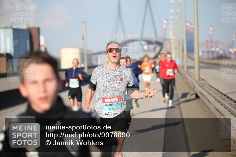 03.10.2025 - Köhlbrandbrückenlauf Jannik Wohlers http://msf.ph/oto/9078090 03.10.2025 09:45:12 Position 3 3592 meine-sportfotos.de