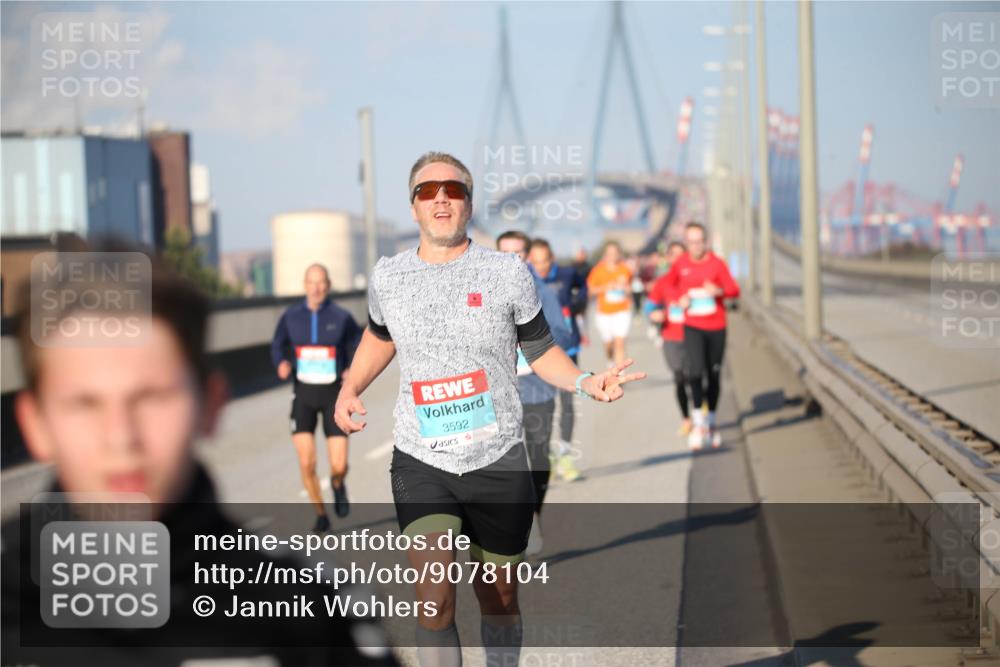 03.10.2025 - Köhlbrandbrückenlauf Jannik Wohlers http://msf.ph/oto/9078104 03.10.2025 09:45:12 Position 3 3592 meine-sportfotos.de