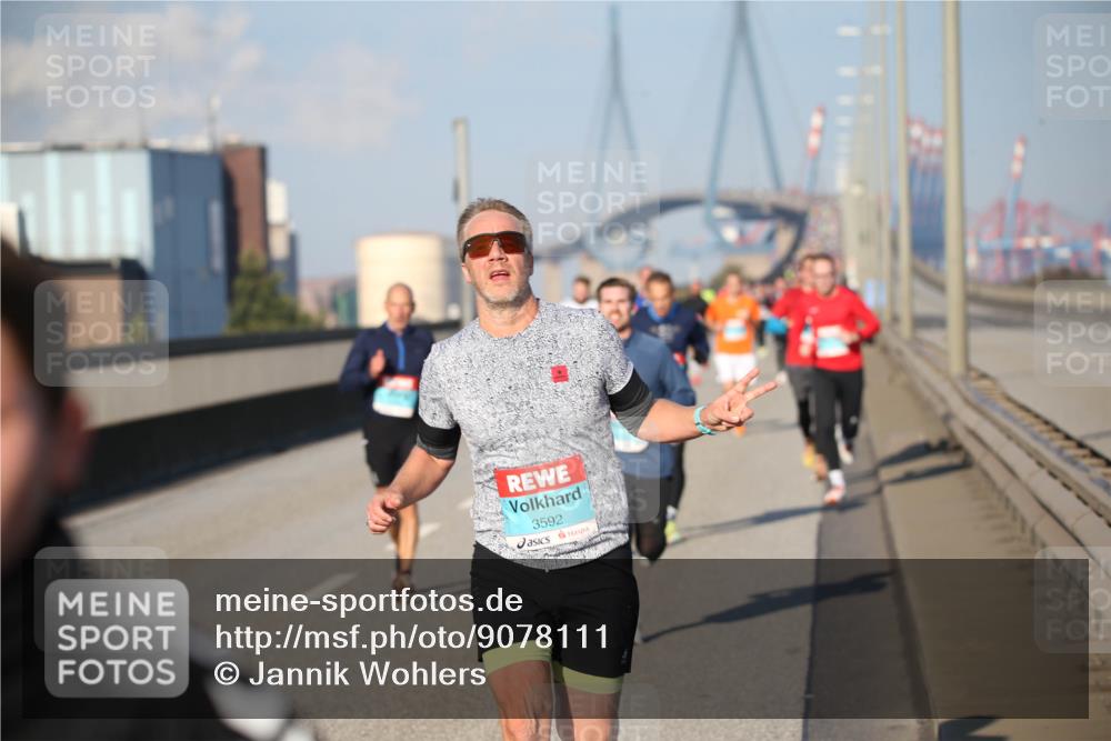 03.10.2025 - Köhlbrandbrückenlauf Jannik Wohlers http://msf.ph/oto/9078111 03.10.2025 09:45:12 Position 3 3592 meine-sportfotos.de