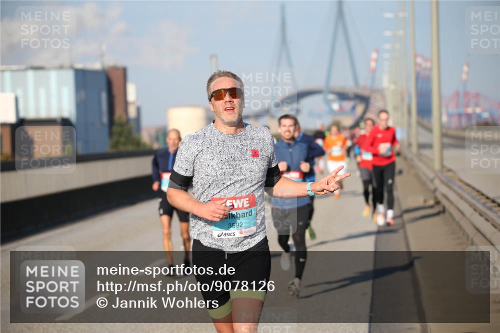 03.10.2025 - Köhlbrandbrückenlauf Jannik Wohlers http://msf.ph/oto/9078126 03.10.2025 09:45:12 Position 3 10, 3592 meine-sportfotos.de