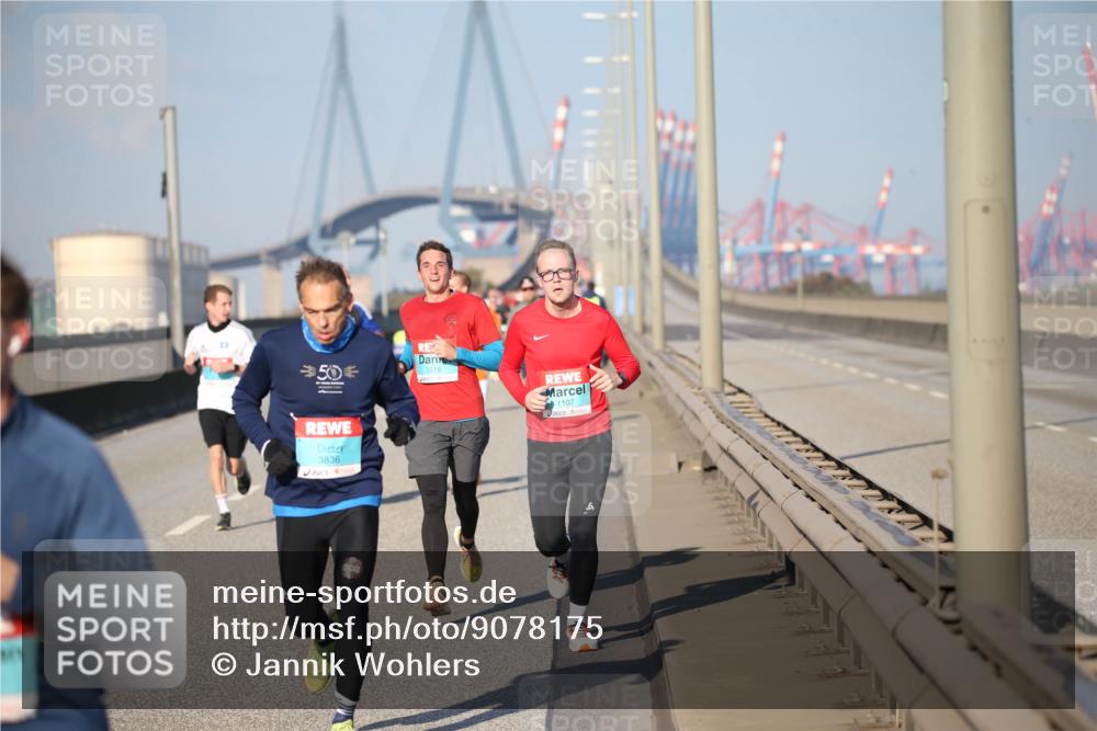 03.10.2025 - Köhlbrandbrückenlauf Jannik Wohlers http://msf.ph/oto/9078175 03.10.2025 09:45:15 Position 3 50, 3836, 3518, 1107, 6 meine-sportfotos.de