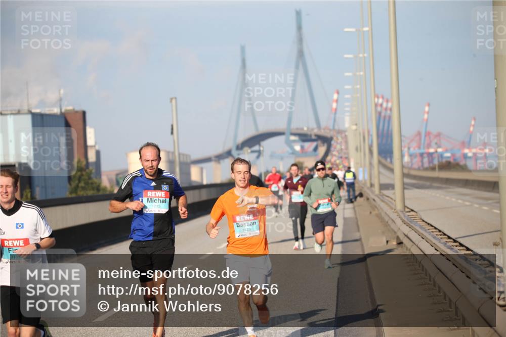 03.10.2025 - Köhlbrandbrückenlauf Jannik Wohlers http://msf.ph/oto/9078256 03.10.2025 09:45:22 Position 3 3155, 1215, 1423 meine-sportfotos.de