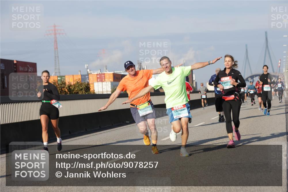 03.10.2025 - Köhlbrandbrückenlauf Jannik Wohlers http://msf.ph/oto/9078257 03.10.2025 09:52:55 Position 3 2983, 2981, 1294 meine-sportfotos.de