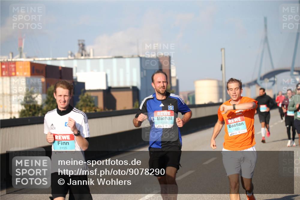 03.10.2025 - Köhlbrandbrückenlauf Jannik Wohlers http://msf.ph/oto/9078290 03.10.2025 09:45:23 Position 3 3155, 1215, 1423 meine-sportfotos.de