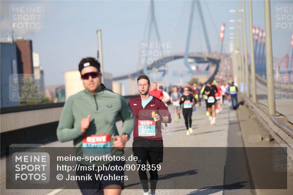 03.10.2025 - Köhlbrandbrückenlauf Jannik Wohlers http://msf.ph/oto/9078359 03.10.2025 09:45:28 Position 3 2302, 1 meine-sportfotos.de