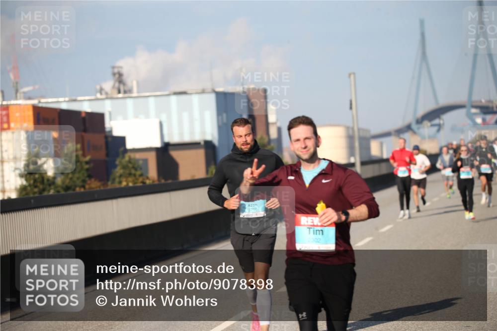 03.10.2025 - Köhlbrandbrückenlauf Jannik Wohlers http://msf.ph/oto/9078398 03.10.2025 09:45:30 Position 3 3718, 2302 meine-sportfotos.de