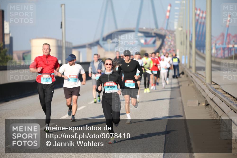 03.10.2025 - Köhlbrandbrückenlauf Jannik Wohlers http://msf.ph/oto/9078410 03.10.2025 09:45:36 Position 3 3358, 3174 meine-sportfotos.de
