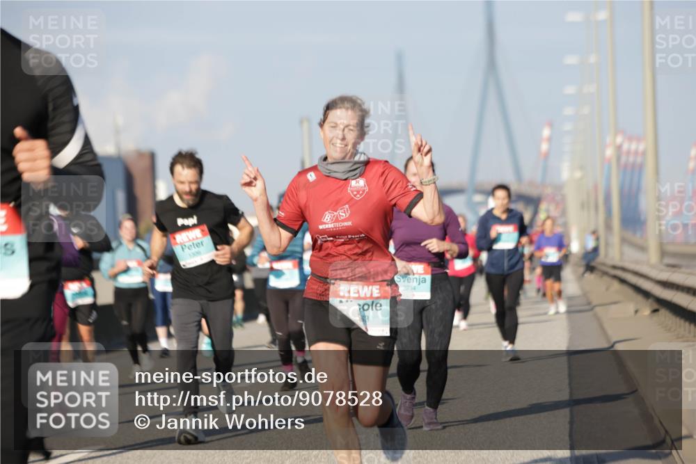 03.10.2025 - Köhlbrandbrückenlauf Jannik Wohlers http://msf.ph/oto/9078528 03.10.2025 09:53:02 Position 3 1306, 2734 meine-sportfotos.de
