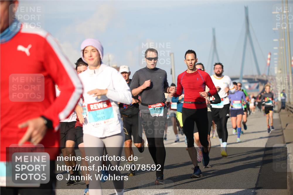 03.10.2025 - Köhlbrandbrückenlauf Jannik Wohlers http://msf.ph/oto/9078592 03.10.2025 09:45:54 Position 3 1075, 3837, 1054 meine-sportfotos.de