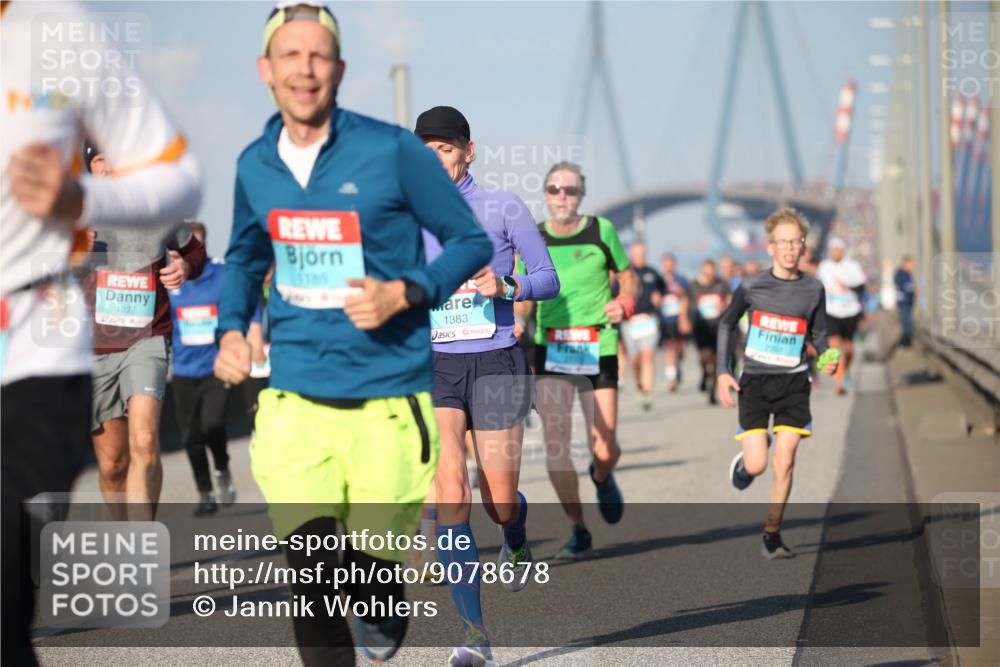 03.10.2025 - Köhlbrandbrückenlauf Jannik Wohlers http://msf.ph/oto/9078678 03.10.2025 09:45:58 Position 3 1237, 1185, 1383 meine-sportfotos.de