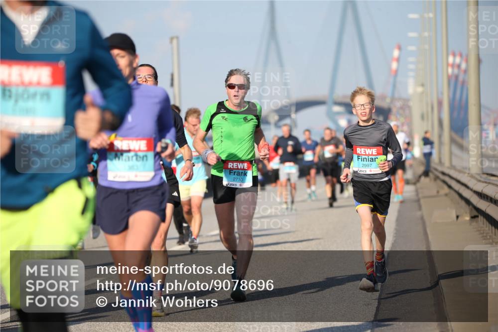 03.10.2025 - Köhlbrandbrückenlauf Jannik Wohlers http://msf.ph/oto/9078696 03.10.2025 09:45:59 Position 3 2710, 2997 meine-sportfotos.de