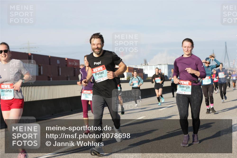 03.10.2025 - Köhlbrandbrückenlauf Jannik Wohlers http://msf.ph/oto/9078698 03.10.2025 09:53:06 Position 3 2731, 3309, 1336, 2734 meine-sportfotos.de