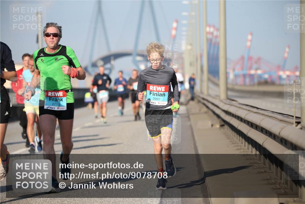 03.10.2025 - Köhlbrandbrückenlauf Jannik Wohlers http://msf.ph/oto/9078708 03.10.2025 09:46:00 Position 3 2710, 371, 2997 meine-sportfotos.de