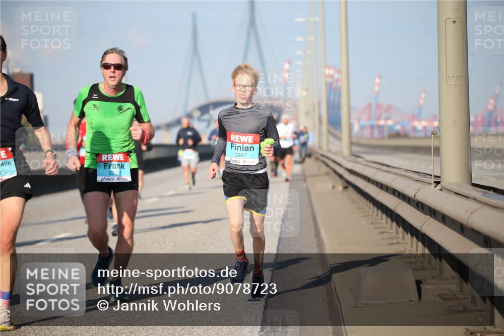 03.10.2025 - Köhlbrandbrückenlauf Jannik Wohlers http://msf.ph/oto/9078723 03.10.2025 09:46:02 Position 3 7, 2710, 2997 meine-sportfotos.de