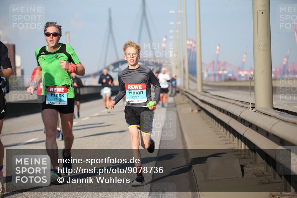 03.10.2025 - Köhlbrandbrückenlauf Jannik Wohlers http://msf.ph/oto/9078736 03.10.2025 09:46:02 Position 3 2710, 2997 meine-sportfotos.de