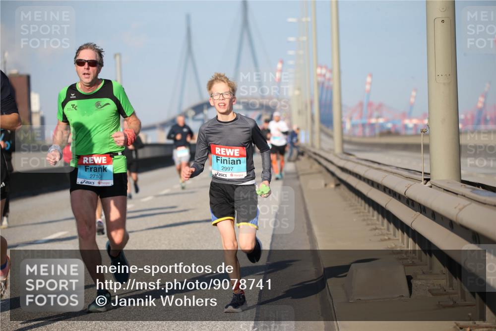 03.10.2025 - Köhlbrandbrückenlauf Jannik Wohlers http://msf.ph/oto/9078741 03.10.2025 09:46:02 Position 3 2710, 2997 meine-sportfotos.de