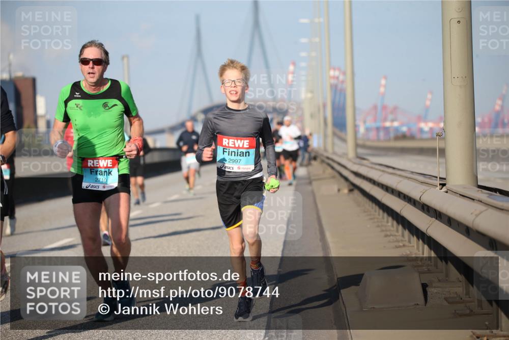 03.10.2025 - Köhlbrandbrückenlauf Jannik Wohlers http://msf.ph/oto/9078744 03.10.2025 09:46:02 Position 3 2710, 2997 meine-sportfotos.de