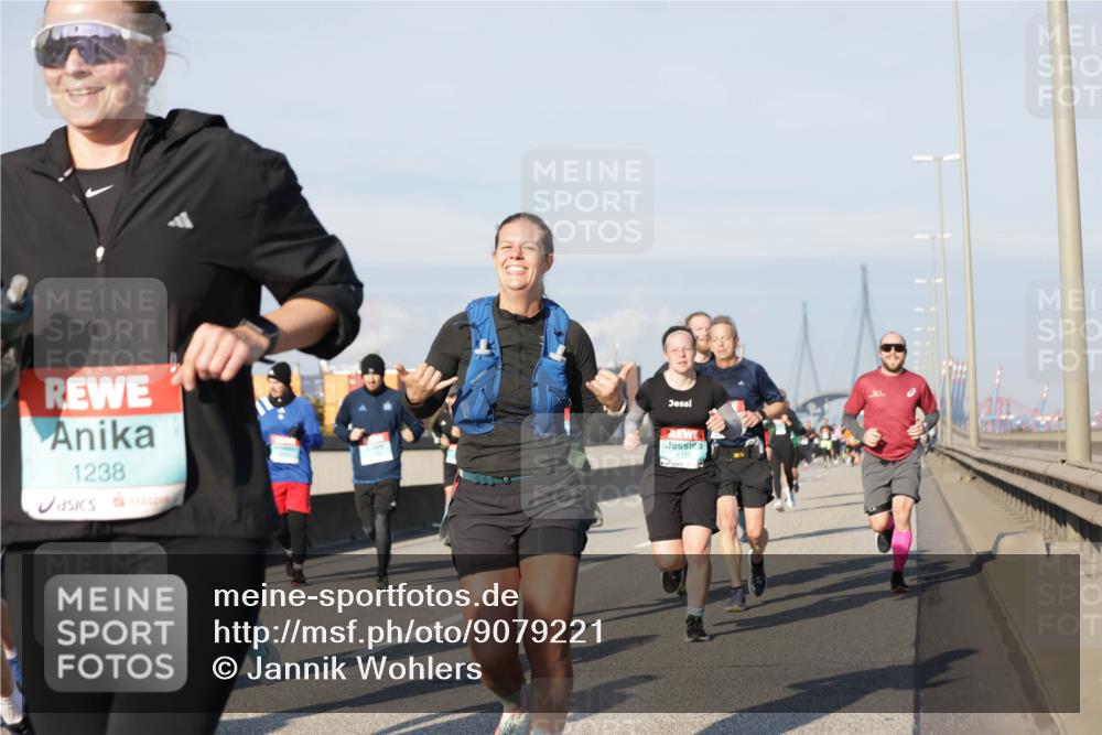 03.10.2025 - Köhlbrandbrückenlauf Jannik Wohlers http://msf.ph/oto/9079221 03.10.2025 09:53:19 Position 3 1238, 1335 meine-sportfotos.de