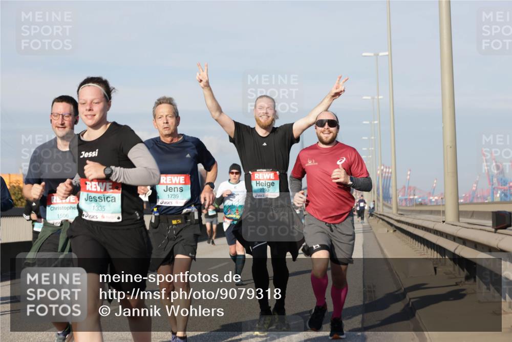 03.10.2025 - Köhlbrandbrückenlauf Jannik Wohlers http://msf.ph/oto/9079318 03.10.2025 09:53:21 Position 3 1335, 1506, 1739, 2793 meine-sportfotos.de