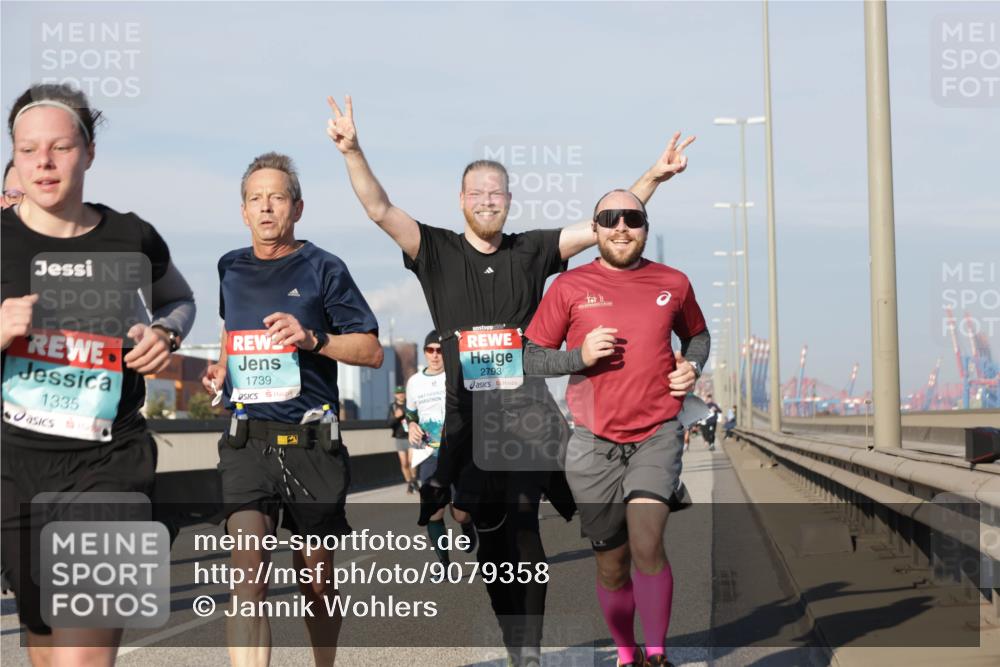 03.10.2025 - Köhlbrandbrückenlauf Jannik Wohlers http://msf.ph/oto/9079358 03.10.2025 09:53:21 Position 3 1335, 1739, 2793 meine-sportfotos.de