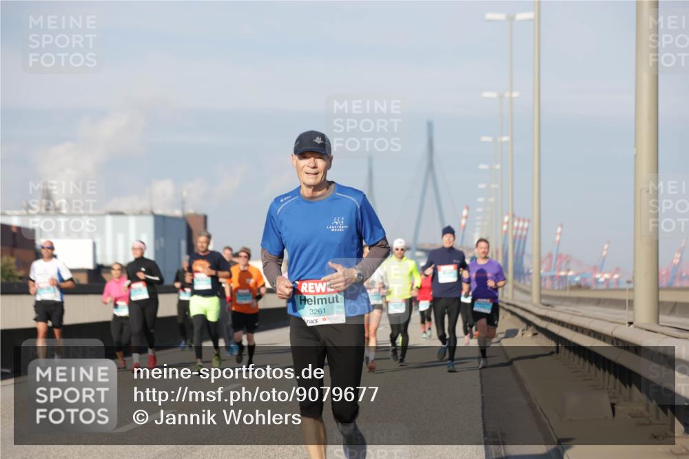 03.10.2025 - Köhlbrandbrückenlauf Jannik Wohlers http://msf.ph/oto/9079677 03.10.2025 09:53:38 Position 3 222, 3261 meine-sportfotos.de