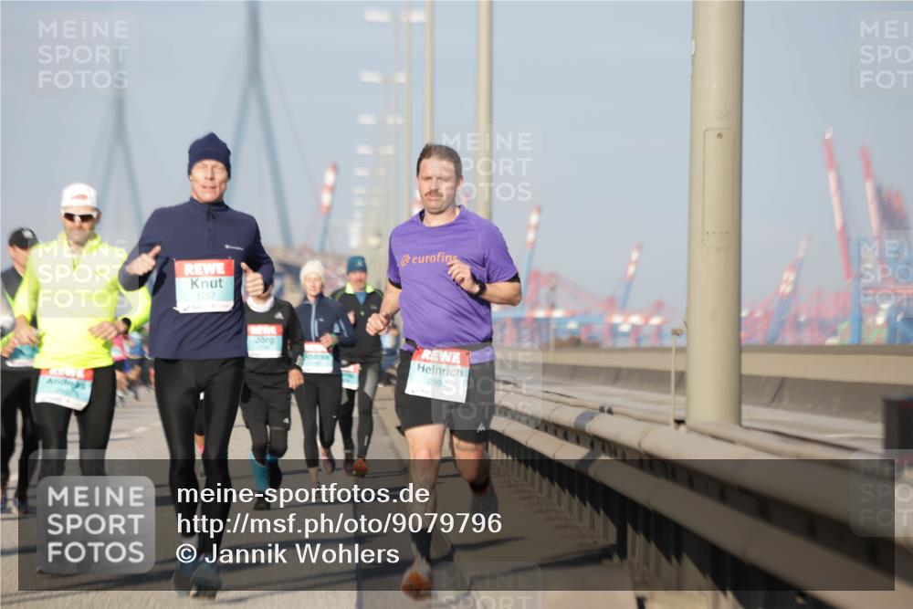 03.10.2025 - Köhlbrandbrückenlauf Jannik Wohlers http://msf.ph/oto/9079796 03.10.2025 09:53:41 Position 3 1257, 2990 meine-sportfotos.de