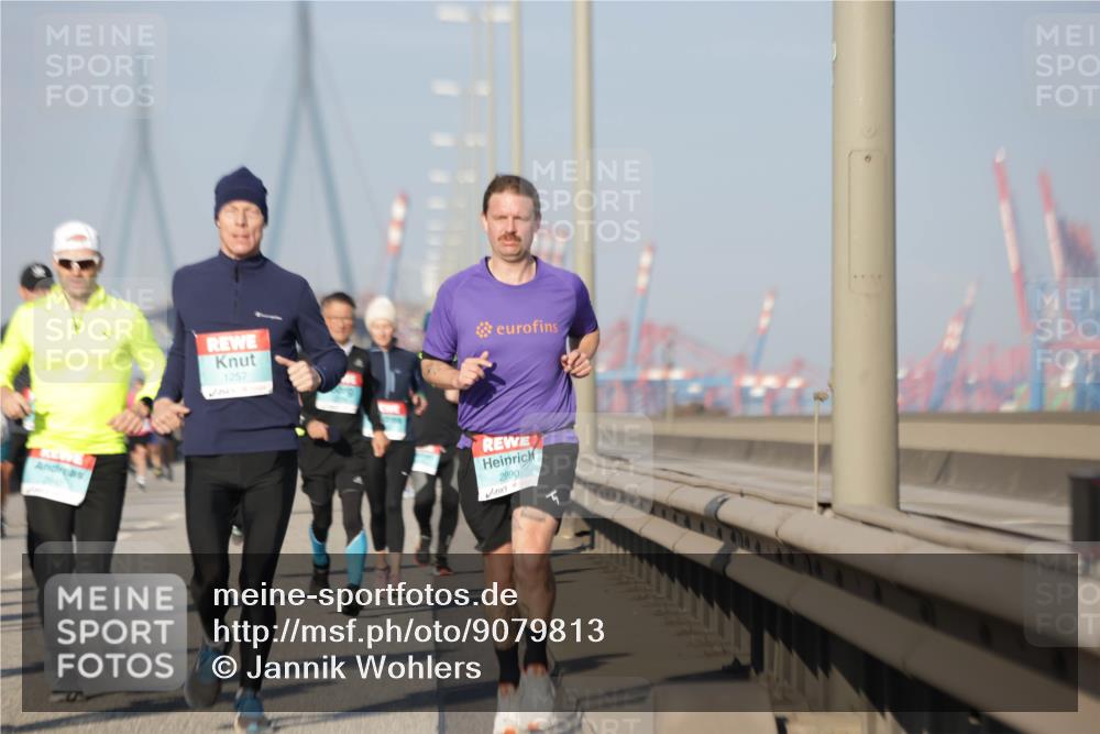 03.10.2025 - Köhlbrandbrückenlauf Jannik Wohlers http://msf.ph/oto/9079813 03.10.2025 09:53:41 Position 3 1257, 2990 meine-sportfotos.de