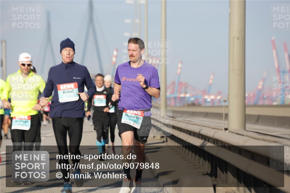 03.10.2025 - Köhlbrandbrückenlauf Jannik Wohlers http://msf.ph/oto/9079848 03.10.2025 09:53:41 Position 3 1257, 2990 meine-sportfotos.de