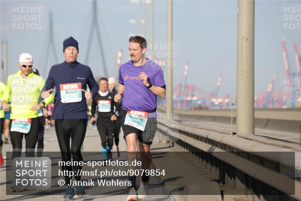 03.10.2025 - Köhlbrandbrückenlauf Jannik Wohlers http://msf.ph/oto/9079854 03.10.2025 09:53:41 Position 3 1257, 2990 meine-sportfotos.de