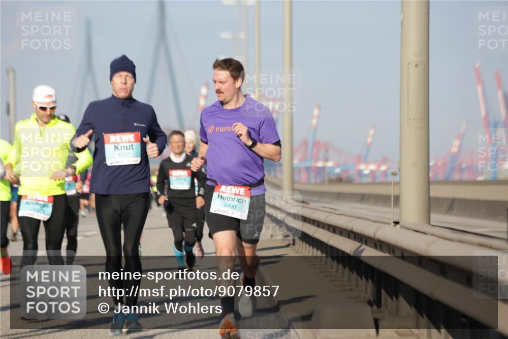 03.10.2025 - Köhlbrandbrückenlauf Jannik Wohlers http://msf.ph/oto/9079857 03.10.2025 09:53:41 Position 3 2942, 1257, 2990 meine-sportfotos.de