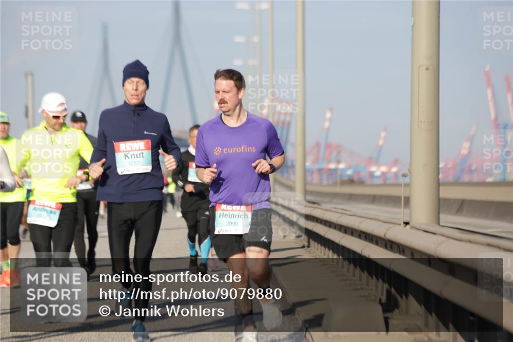 03.10.2025 - Köhlbrandbrückenlauf Jannik Wohlers http://msf.ph/oto/9079880 03.10.2025 09:53:42 Position 3 1257, 2990 meine-sportfotos.de