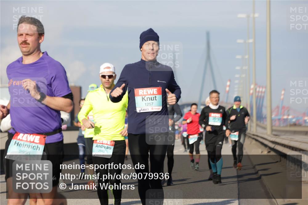 03.10.2025 - Köhlbrandbrückenlauf Jannik Wohlers http://msf.ph/oto/9079936 03.10.2025 09:53:44 Position 3 2990, 2942, 1257 meine-sportfotos.de