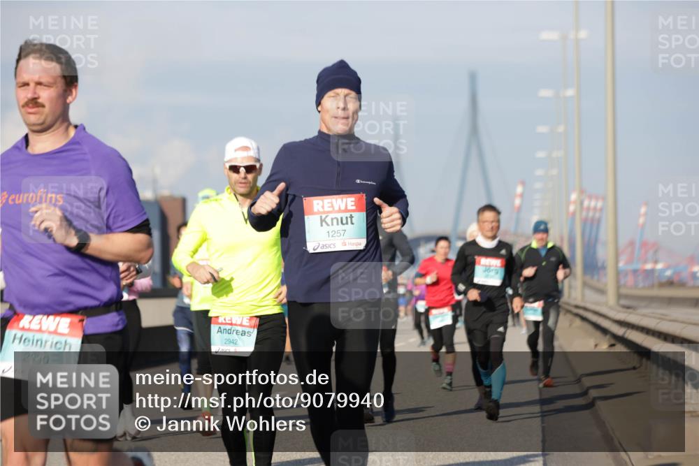 03.10.2025 - Köhlbrandbrückenlauf Jannik Wohlers http://msf.ph/oto/9079940 03.10.2025 09:53:44 Position 3 2990, 2942, 1257 meine-sportfotos.de