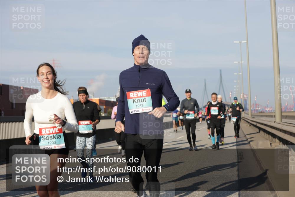 03.10.2025 - Köhlbrandbrückenlauf Jannik Wohlers http://msf.ph/oto/9080011 03.10.2025 09:53:45 Position 3 1203, 3811, 1257 meine-sportfotos.de