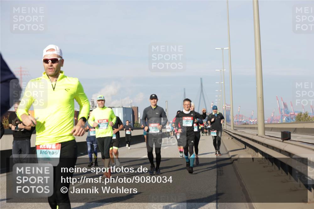 03.10.2025 - Köhlbrandbrückenlauf Jannik Wohlers http://msf.ph/oto/9080034 03.10.2025 09:53:46 Position 3 2942, 1409 meine-sportfotos.de