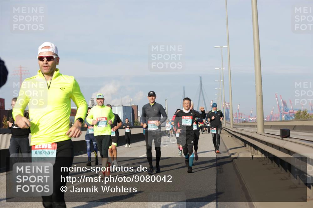03.10.2025 - Köhlbrandbrückenlauf Jannik Wohlers http://msf.ph/oto/9080042 03.10.2025 09:53:46 Position 3 2942, 1409 meine-sportfotos.de