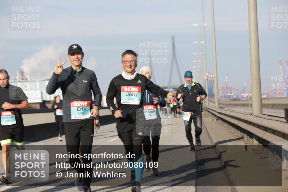 03.10.2025 - Köhlbrandbrückenlauf Jannik Wohlers http://msf.ph/oto/9080109 03.10.2025 09:53:48 Position 3 2736, 3641, 2735, 1555, 4 meine-sportfotos.de
