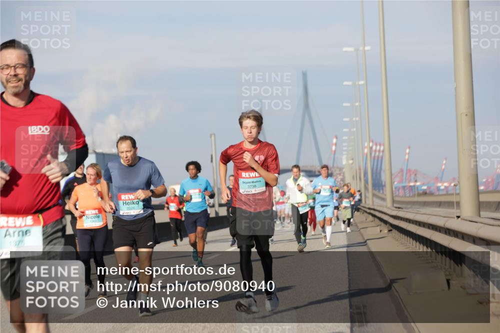 03.10.2025 - Köhlbrandbrückenlauf Jannik Wohlers http://msf.ph/oto/9080940 03.10.2025 09:54:24 Position 3 1343, 2026, 3738 meine-sportfotos.de
