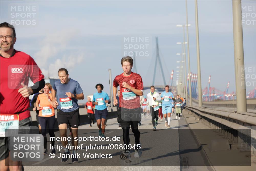 03.10.2025 - Köhlbrandbrückenlauf Jannik Wohlers http://msf.ph/oto/9080945 03.10.2025 09:54:24 Position 3 137, 2026, 3738 meine-sportfotos.de
