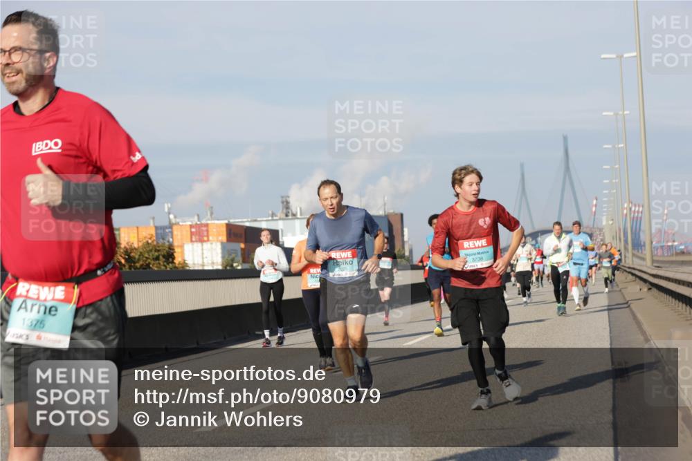03.10.2025 - Köhlbrandbrückenlauf Jannik Wohlers http://msf.ph/oto/9080979 03.10.2025 09:54:25 Position 3 1375, 2026, 3738 meine-sportfotos.de