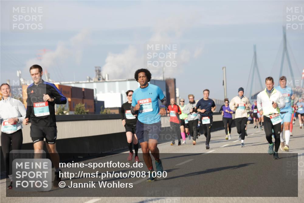 03.10.2025 - Köhlbrandbrückenlauf Jannik Wohlers http://msf.ph/oto/9081090 03.10.2025 09:54:27 Position 3 3808, 3123 meine-sportfotos.de
