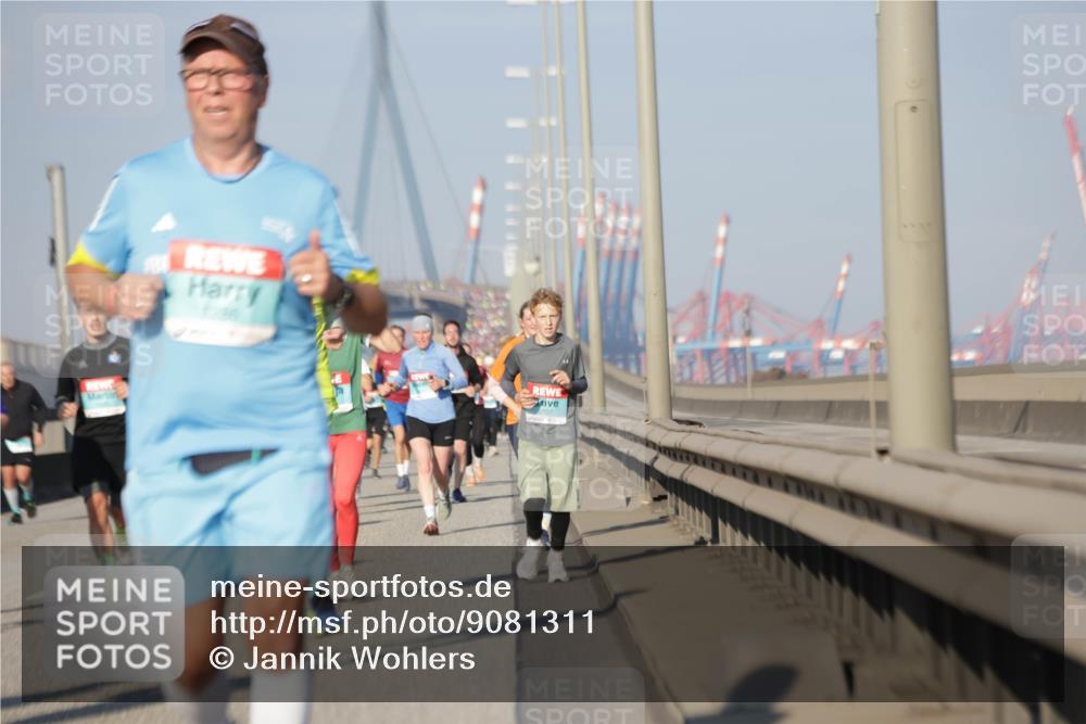 03.10.2025 - Köhlbrandbrückenlauf Jannik Wohlers http://msf.ph/oto/9081311 03.10.2025 09:54:33 Position 3 8707 meine-sportfotos.de