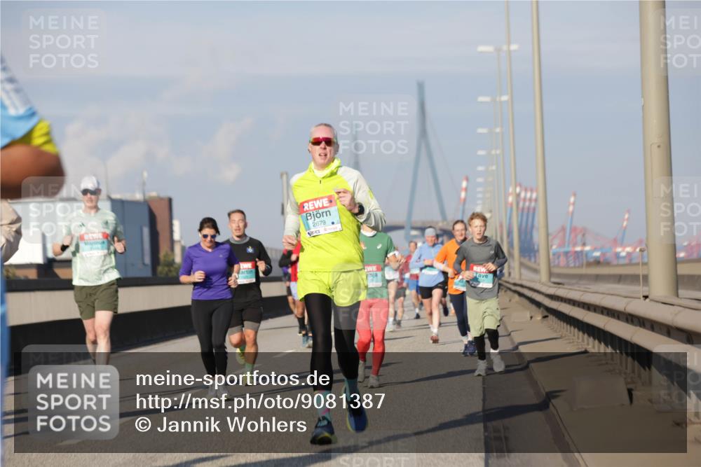 03.10.2025 - Köhlbrandbrückenlauf Jannik Wohlers http://msf.ph/oto/9081387 03.10.2025 09:54:35 Position 3 2679 meine-sportfotos.de