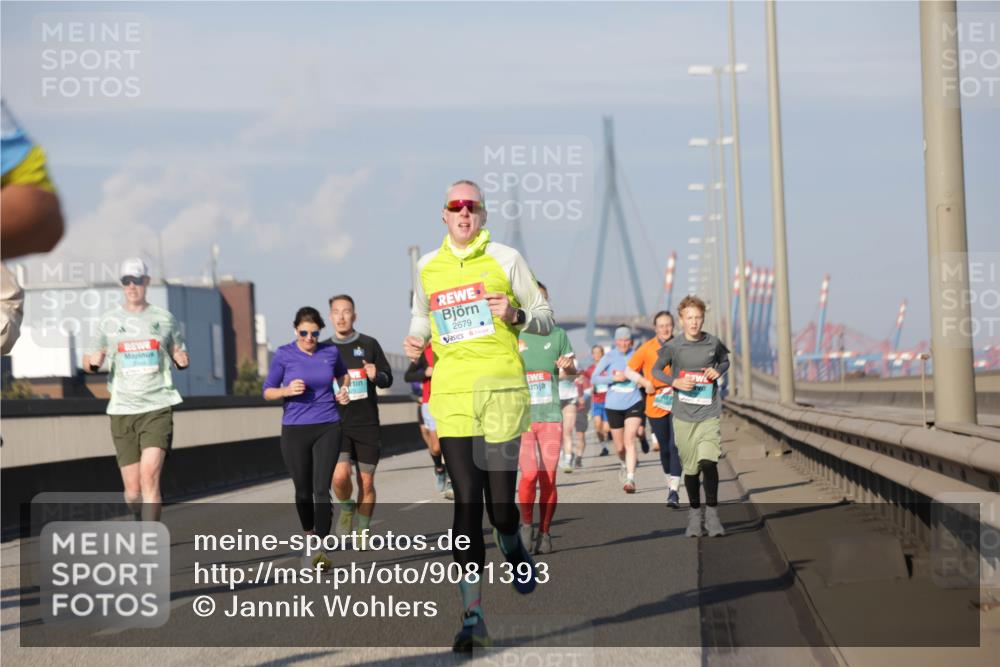 03.10.2025 - Köhlbrandbrückenlauf Jannik Wohlers http://msf.ph/oto/9081393 03.10.2025 09:54:35 Position 3 2679 meine-sportfotos.de